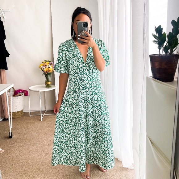 Alexia Admor Dresses & Skirts - NWT Alexia Admor Nordstrom | Midi Floral V-Neck Dress Puff Sleeve Green | 6
